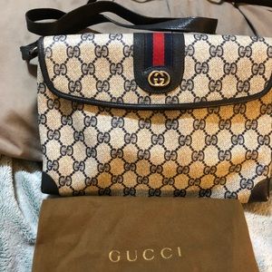 Authentic Gucci vintage crossbody